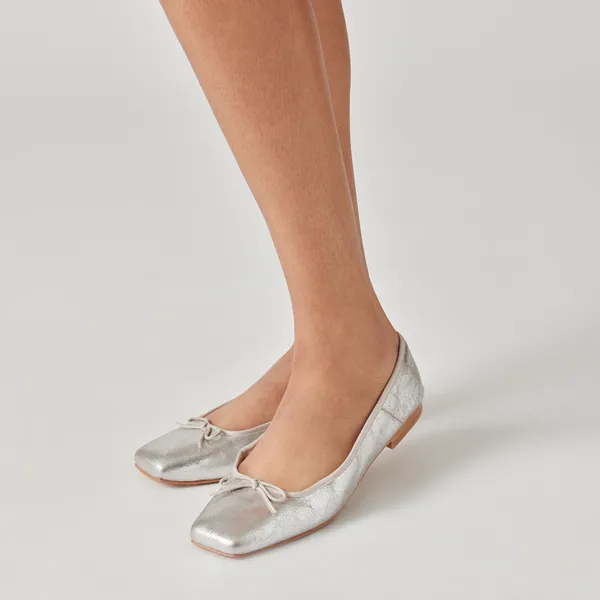 Dolce Vita Anisa Wide Ballet Flats Silver Distressed Leather Women Flats and Loafers