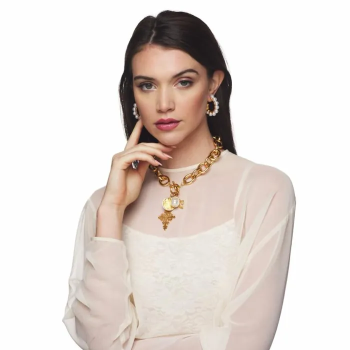 Kenneth Jay Lane Metallic Finish Necklaces Women Link Necklace With Pearl and Gold Charms
