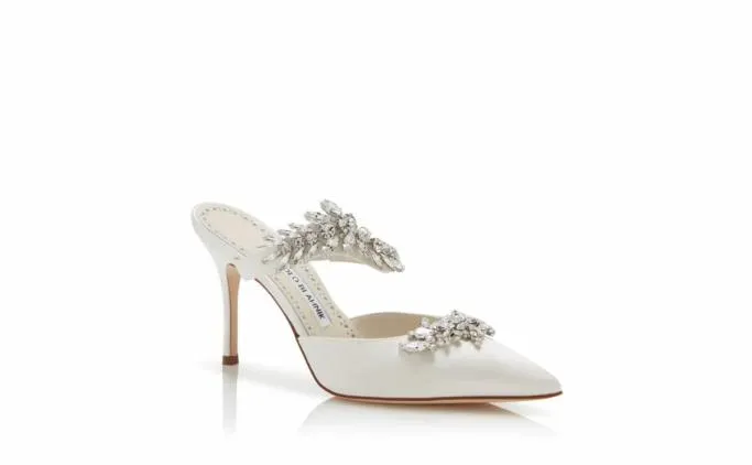 Mules Women Manolo Blahnik LURUMOffWhite Satin Crystal Embellished Mules Mules Women Manolo Blahnik LURUMOffWhite Satin Crystal Embellished Mules