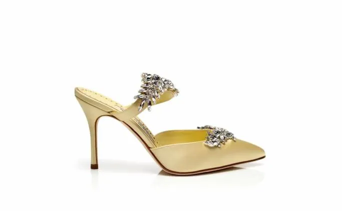 Mules Women Manolo Blahnik LURUMPale Yellow Satin Crystal Embellished Mules Mules Women Manolo Blahnik LURUMPale Yellow Satin Crystal Embellished Mules