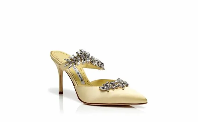 Mules Women Manolo Blahnik LURUMPale Yellow Satin Crystal Embellished Mules Mules Women Manolo Blahnik LURUMPale Yellow Satin Crystal Embellished Mules