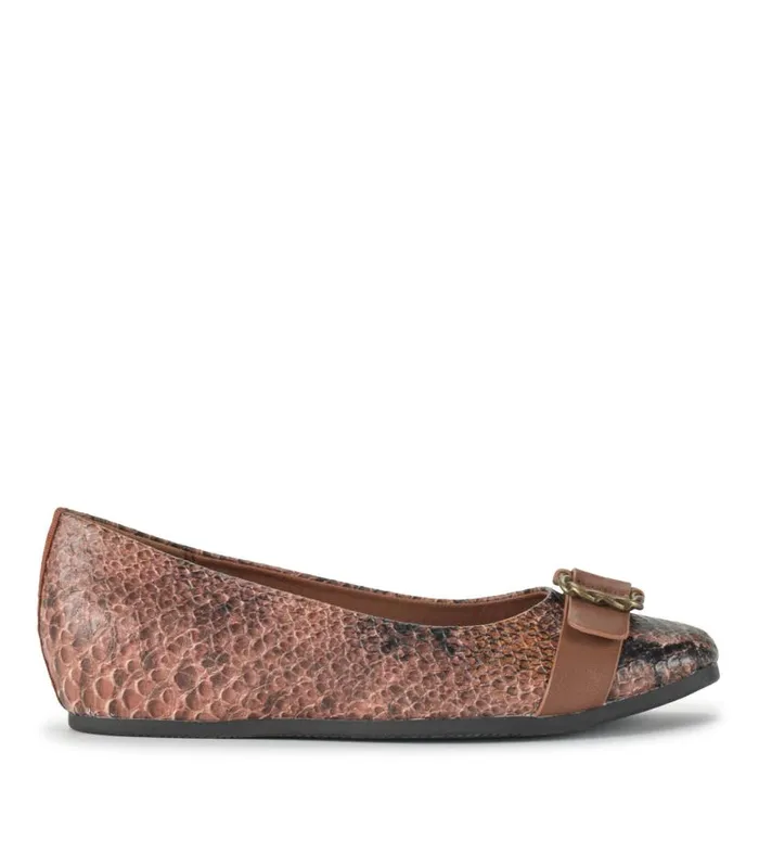 Women Baretraps Flats and Loafers Colette Flat Oak Women Baretraps Flats and Loafers Colette Flat Oak