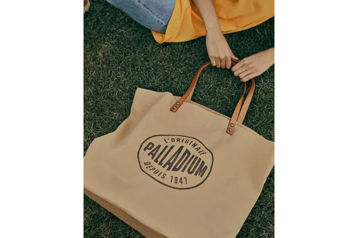 WomenMen Bags PALLADIUM ROUND LOGO TOTE BAG Camel WomenMen Bags PALLADIUM ROUND LOGO TOTE BAG Camel